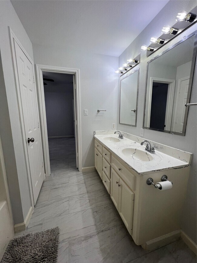 Photo - 4529 Galesburg St