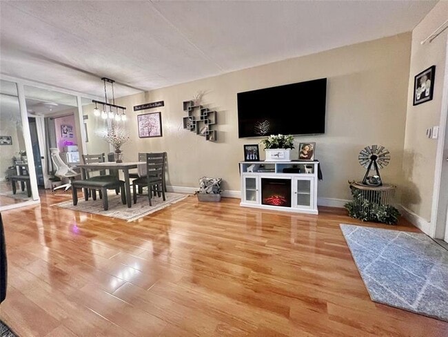 Building Photo - 338 Oakridge N Unit 338 Rental