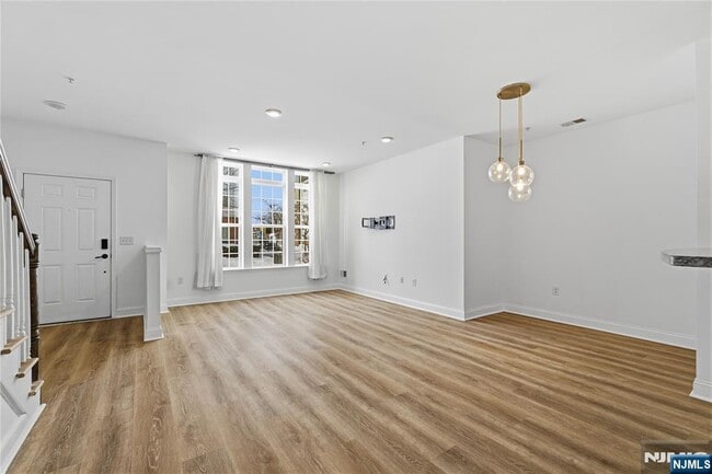 Photo - 25 Veterans Dr