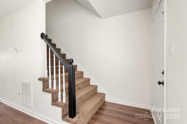 Photo - 608 Bethpage Rd