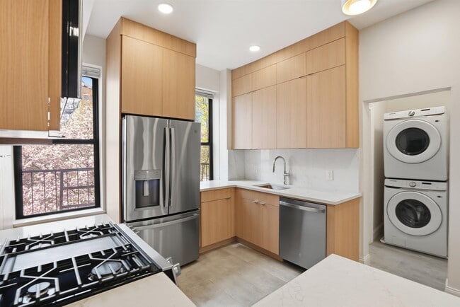 Photo - 233 1/2 Summit Ave