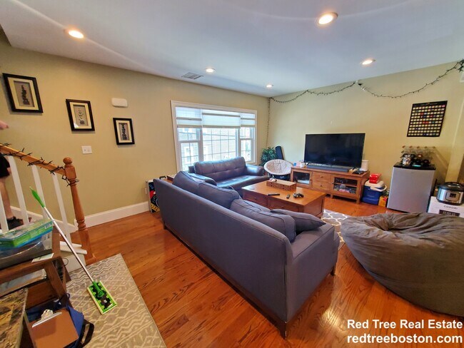 Photo - 18 Plainfield St
