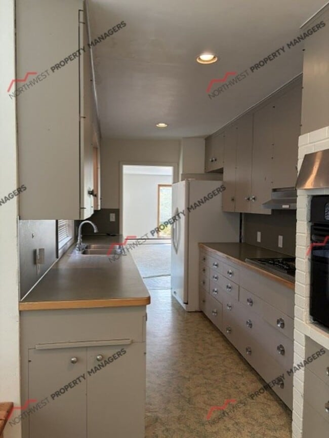 Photo - 125 Sawall Ave