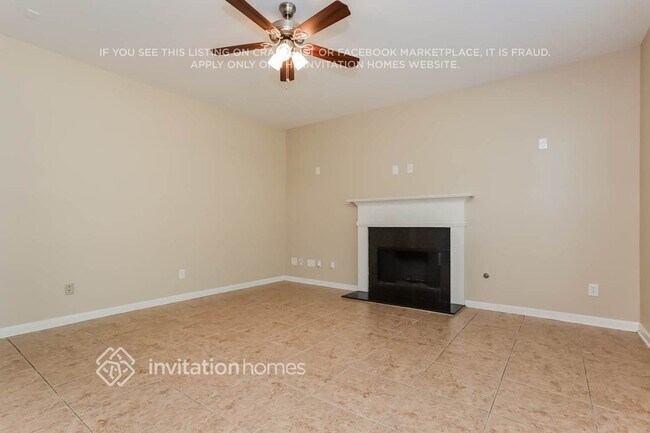 Photo - 925 Lakeside Ct