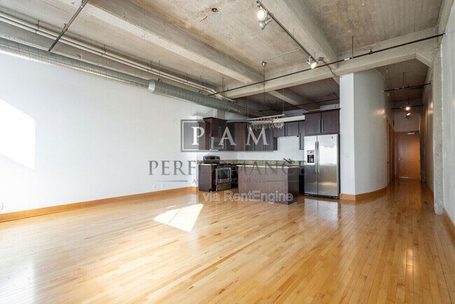 Building Photo - 239 E Chicago St Unit 210