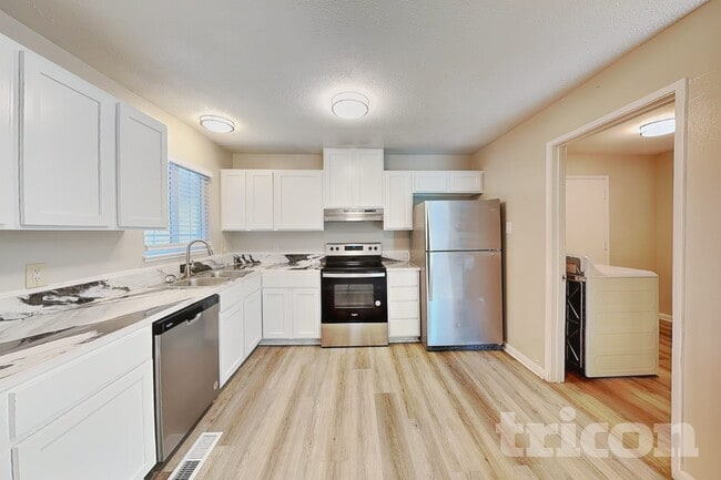 3445 Kings Row