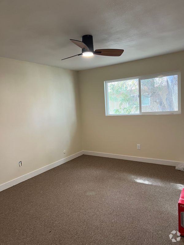 Building Photo - 884 N Cota St Rental