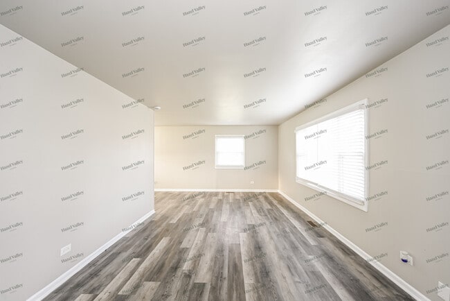 302 Fulton Ln