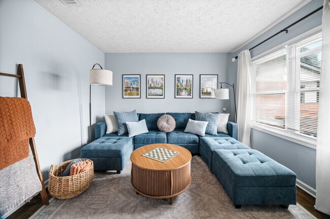 Photo - 866 United Ave SE