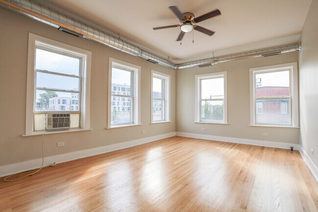 Photo - 2712 N Milwaukee Ave Unidad 206