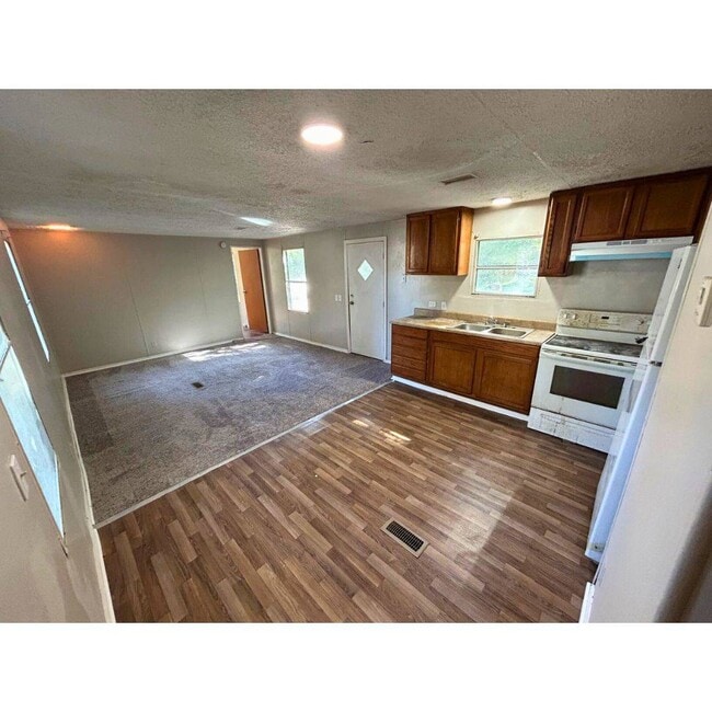 Building Photo - 2395 Parrott Dr