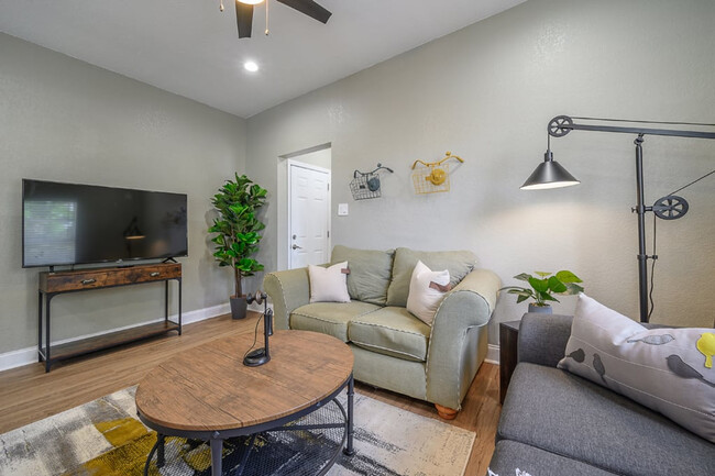 Building Photo - 2501 W North B St Unit FL2-ID1053139P Rental