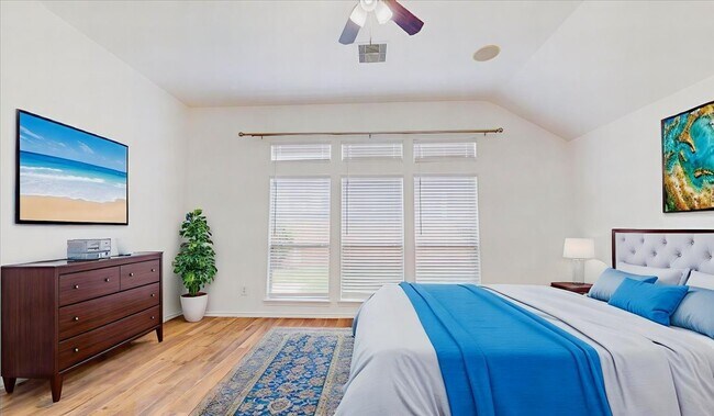 Photo - 2001 Balsam Lake Ln