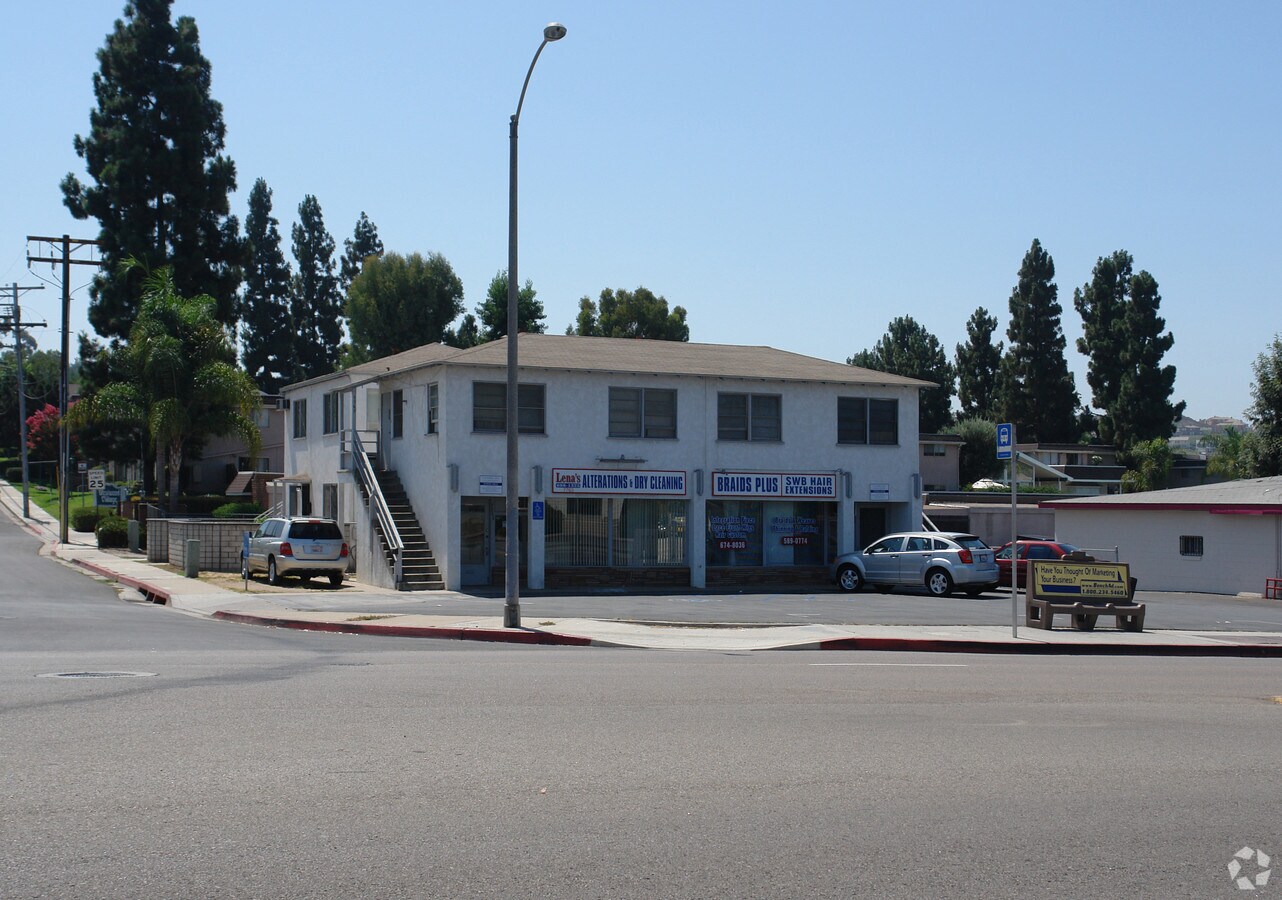 Photo - 4582-4584 Maple Ave