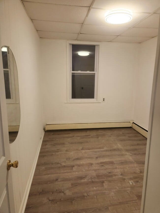 Building Photo - 321 Jefferson Ave Unit 2 Rental