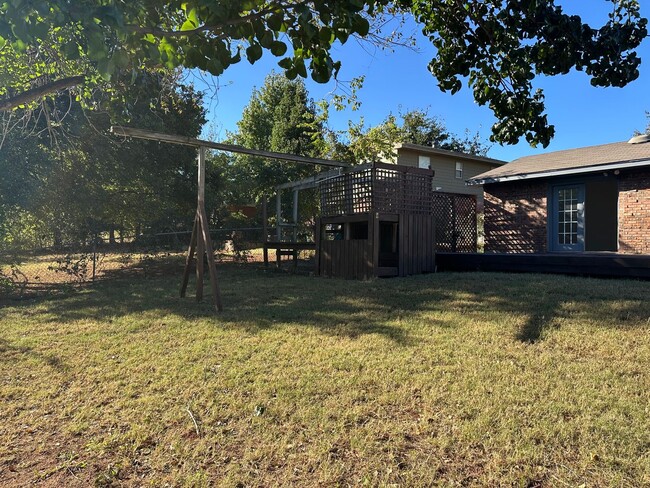 Photo - 6520 Grove