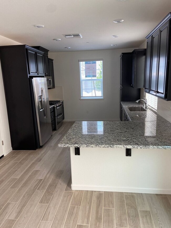 Building Photo - Newer solar home! 3 Bdrm, 3 Bath home off Parkside & Woodcreek Oaks Blvd