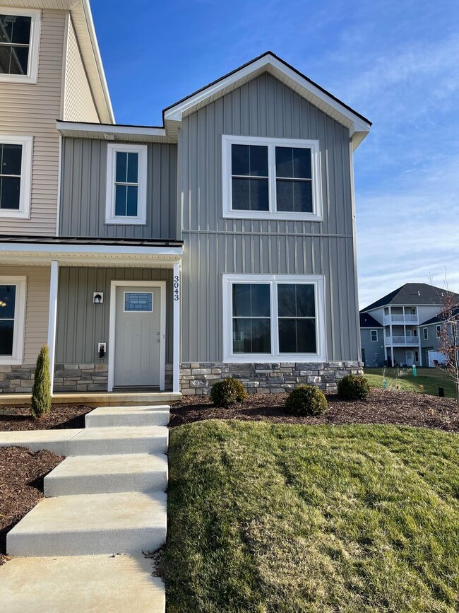 Building Photo - Like New Townhouse for Rent