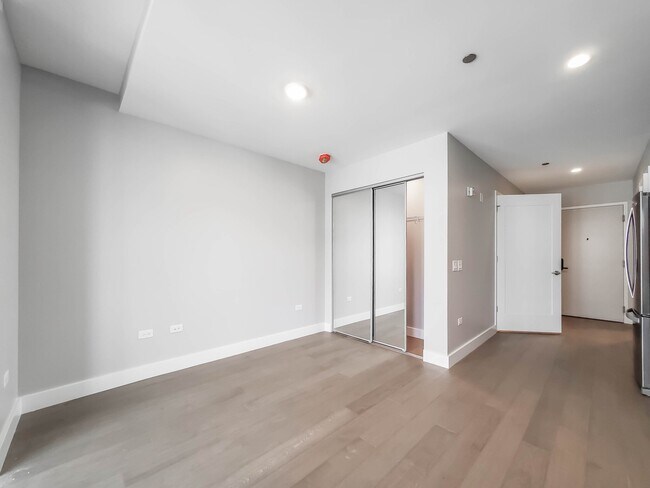 Photo - 1190 N Clark St