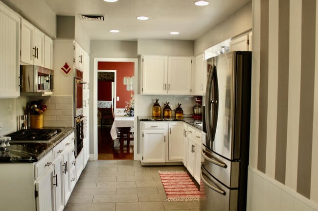 Photo - 2041 E Gary Cir