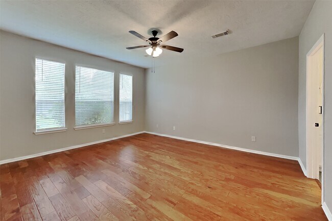 Photo - 26905 Faircourt Dr