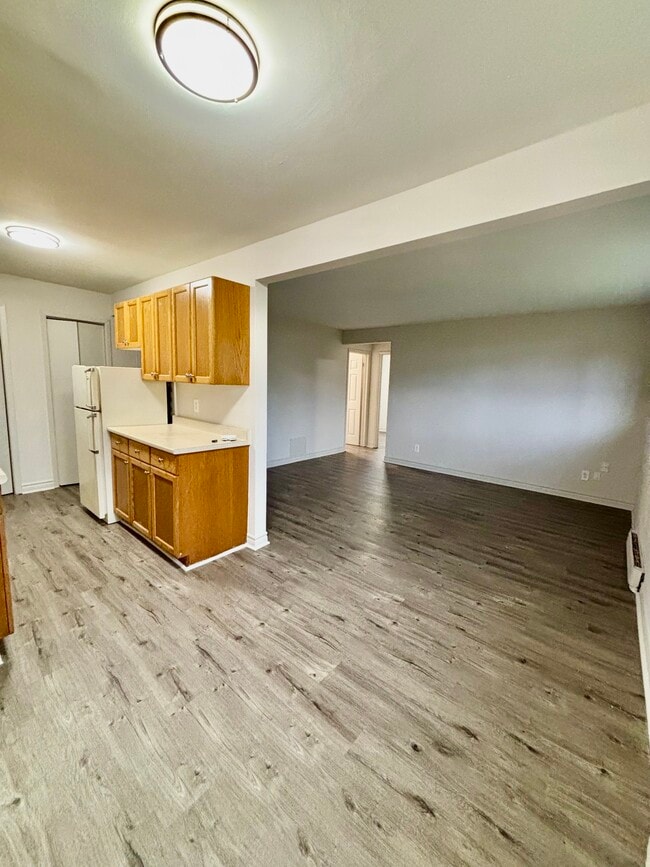 Building Photo - 100 Inverness Pl Unit 0004