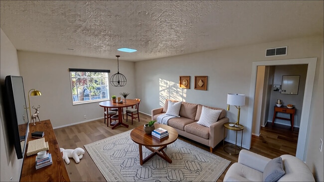 Building Photo - 2928 Piedmont Dr Unit B