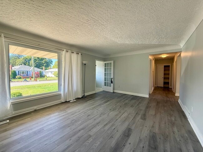 Photo - 404 Grantham Ave