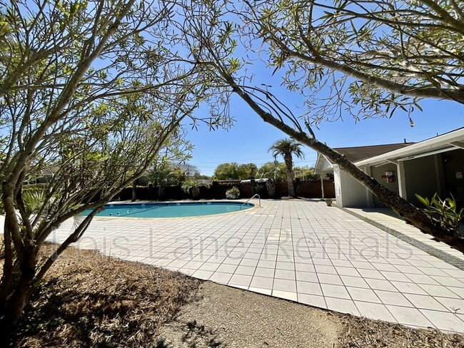 Photo - 867 Colony Dr