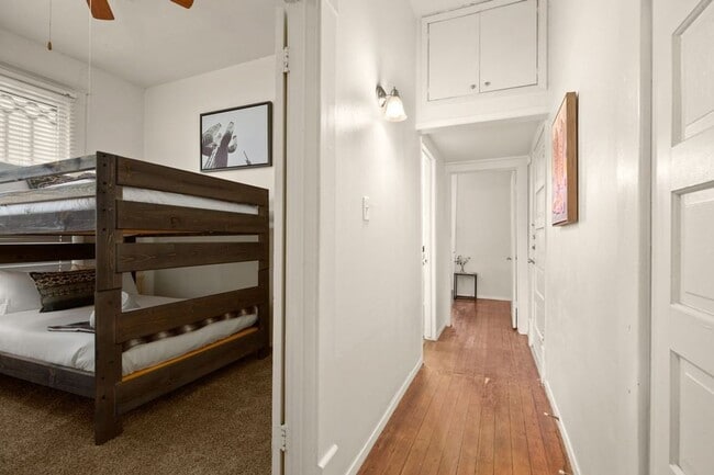 Photo - 302 E 30th St Unidad A