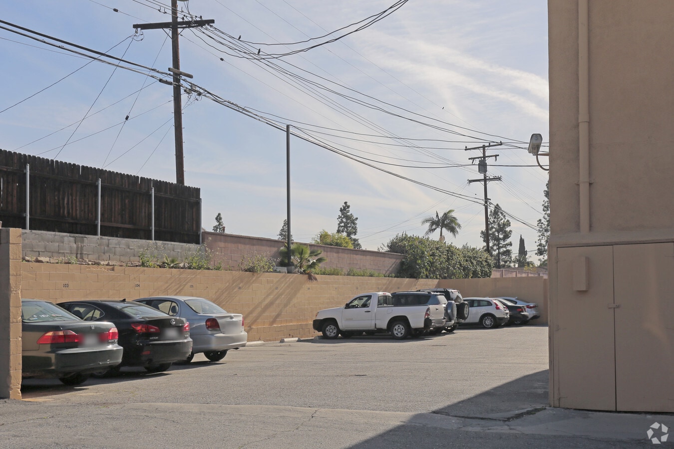 Photo - Tradewinds Apartments