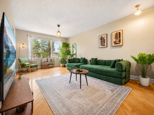 Building Photo - 813-868 68 Ave SW Unit SI ID1539511P