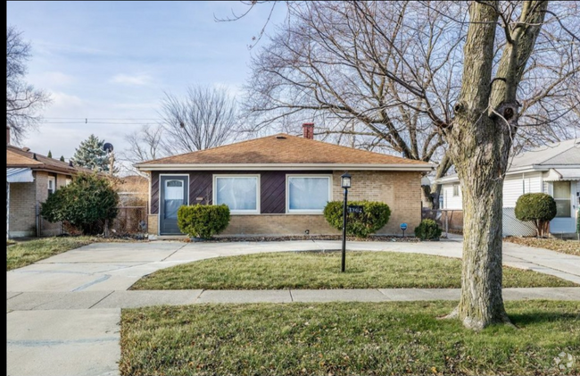 Building Photo - 1362 Greenbay Ave Rental
