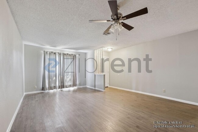 Photo - 8907 Reininger Dr