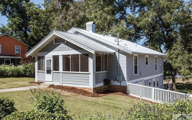 Building Photo - 3 Bedroom 3 Bathroom near downtown Athens - 1 bedroom available