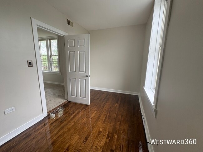 Photo - 1141 S Francisco Ave Unit r3