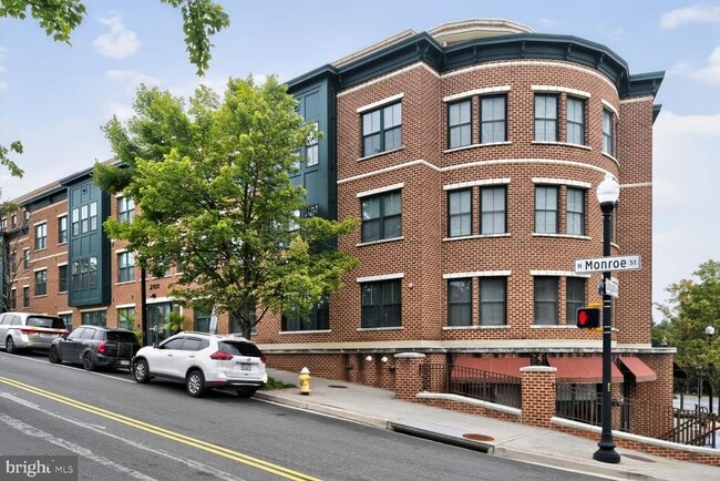 Building Photo - 2101 N Monroe St Unit 105 Rental