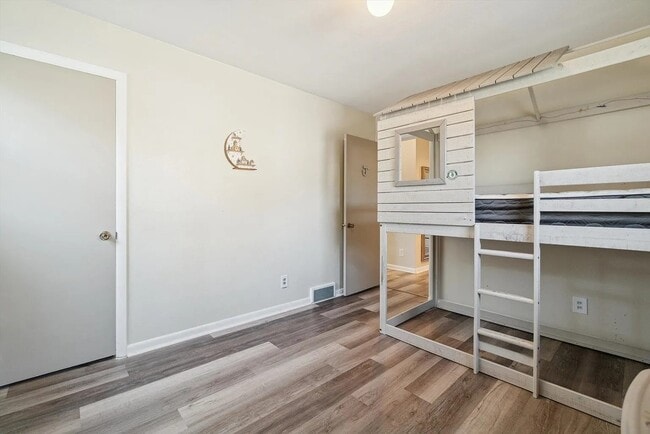 Photo - 1954 Wisteria Rd