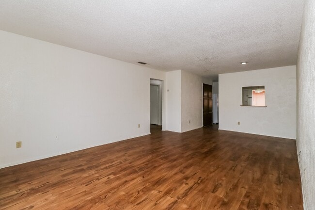 Photo - 323 W William Cannon Dr