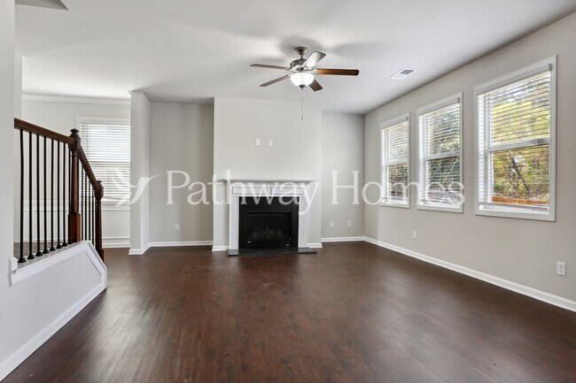 Photo - 2401 Oakleaf Cir