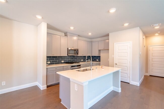 Photo - 7800 Manilla Dr