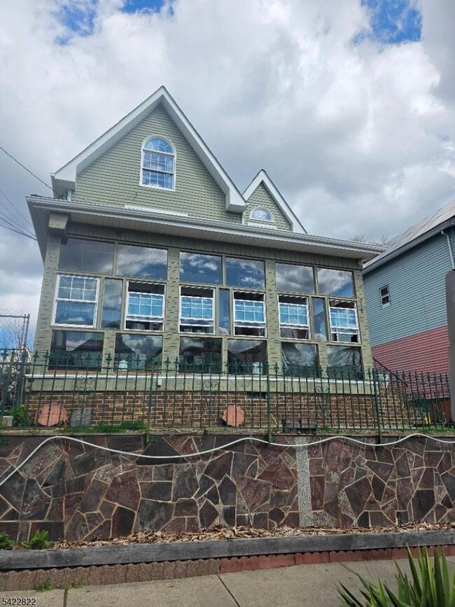 Building Photo - 238 Sherman St