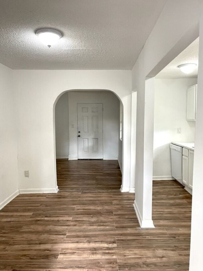 Photo - 1 Bed / 1 Bath downtown