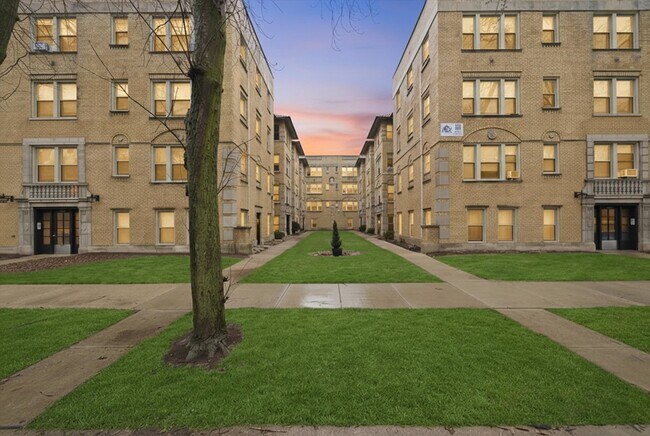 Photo - 7520 1/2 N Seeley Ave