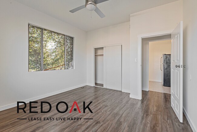 Photo - Fabulous One Bedroom with High Ceilings, L... Unit 102