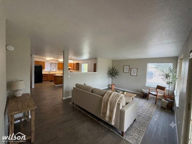 5606 Mt Clemens Way