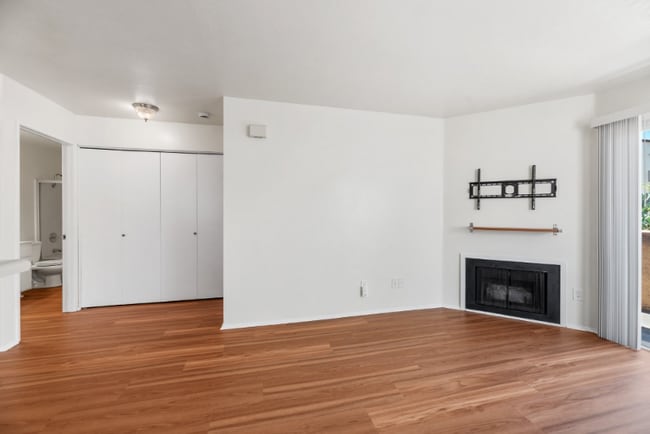 215 Woodland Pkwy