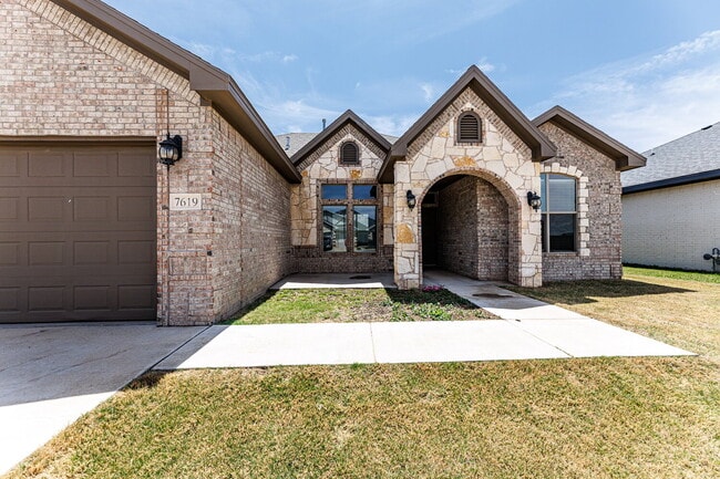 Photo - Spacious 4 Bed Home Near Frenship Schools | Modern Build | 2022 Construction