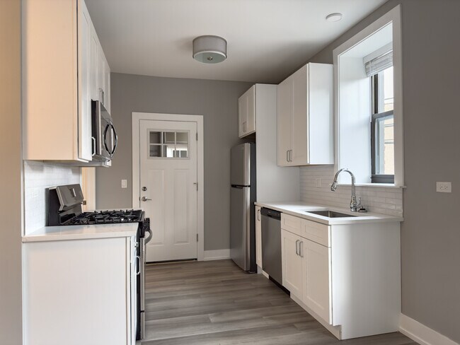 Photo - 3946 N Janssen Ave Unidad W2