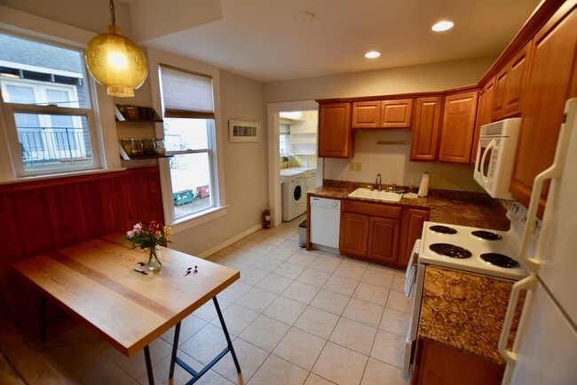 Charming Capitol Hill One Bedroom - AVAILABLE 9/8/2026!